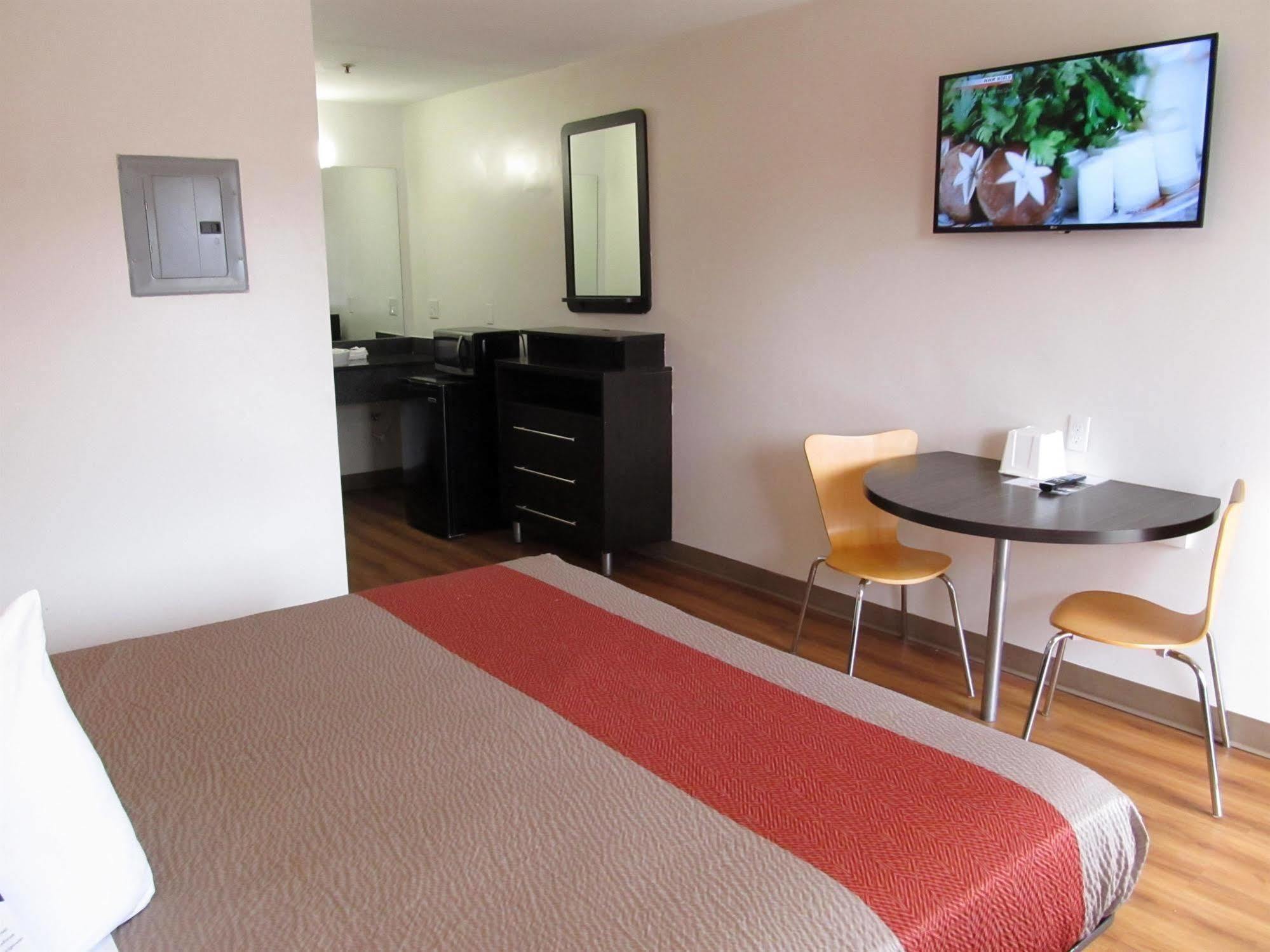 Hotel 6-greenville, Sc 2*